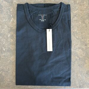 Men’s medium Daniel buchler t shirt iron color